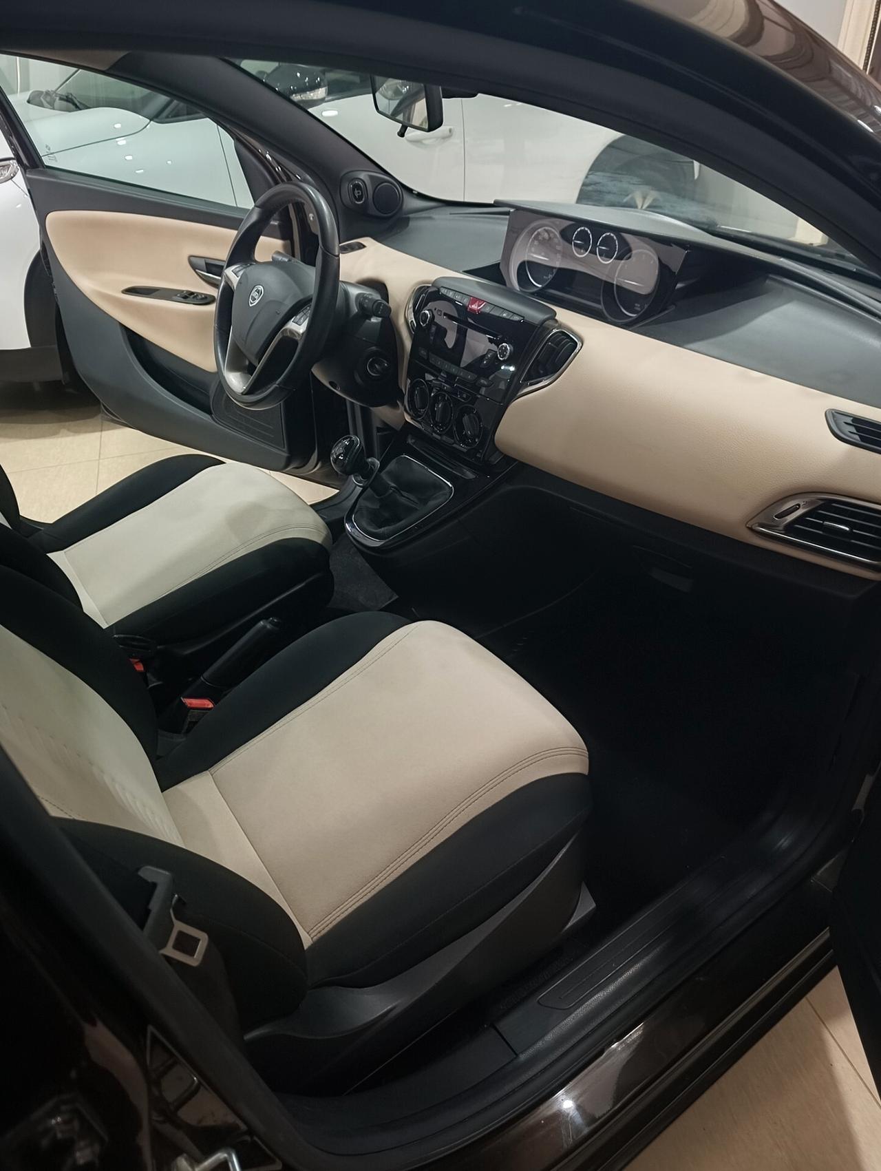 Lancia Ypsilon 1.2 69 CV 5 porte Gold