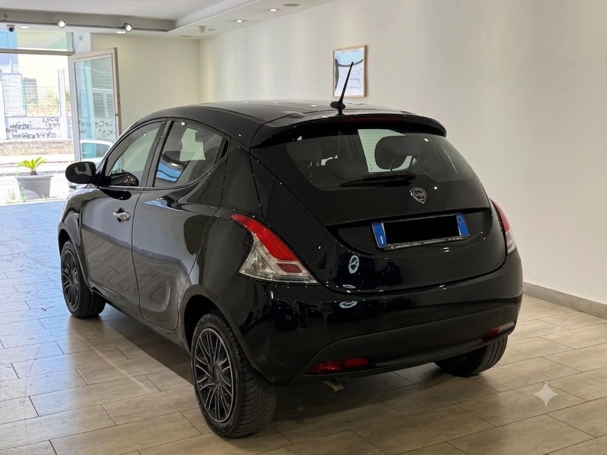 Lancia Ypsilon 1.0 Hybrid 69cv S&S Hybrid Gold my23