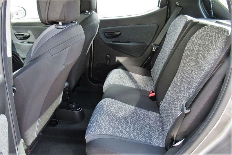 Lancia Ypsilon 1.0 FireFly 70cv S&S Hybrid SILVER solo 37.000 km !