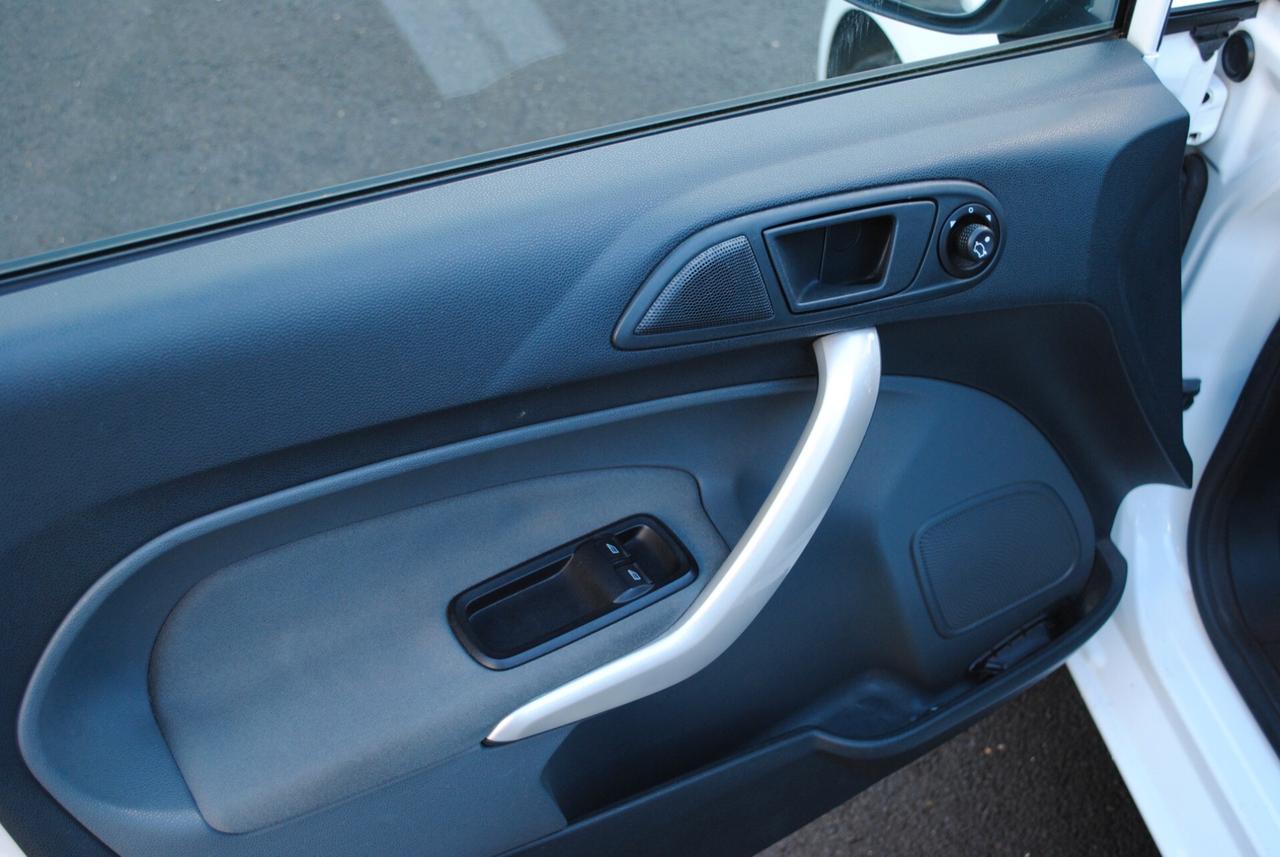 FORD FIESTA 1.2 82 CV OK NEOPATENTATI