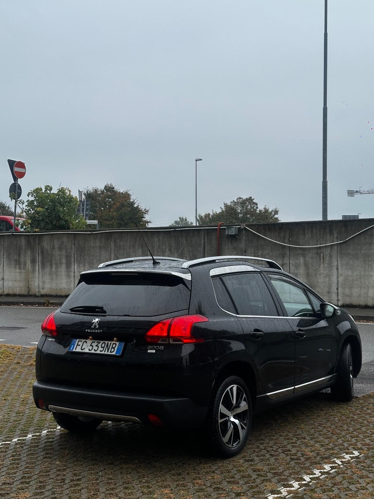 Peugeot 2008 1.6 BlueHDi 100 Allure Black Matt
