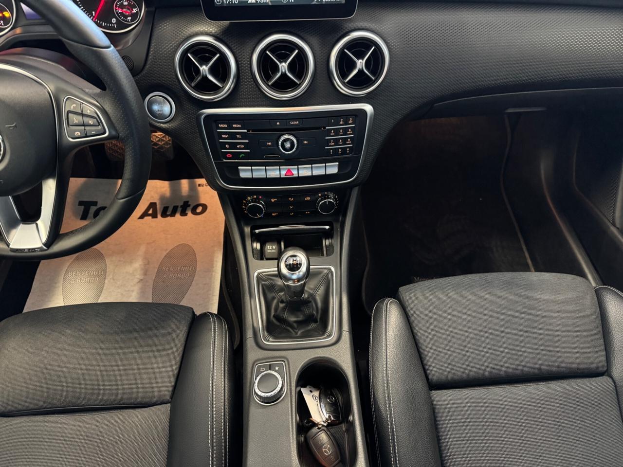 MERCEDES-BENZ A 180 d PREMIUM AMG - 2018