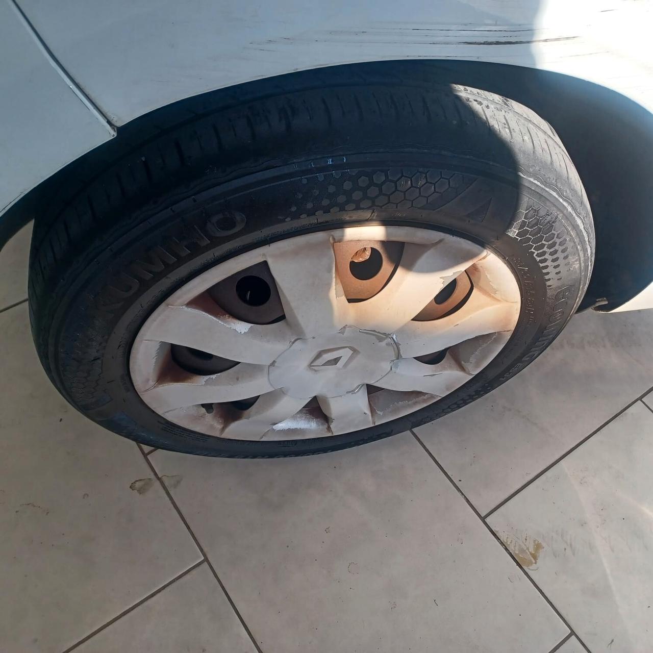 NEOPATENTATI CLIO 1.2 AFFIDABILE GARANZIA 12 MESI