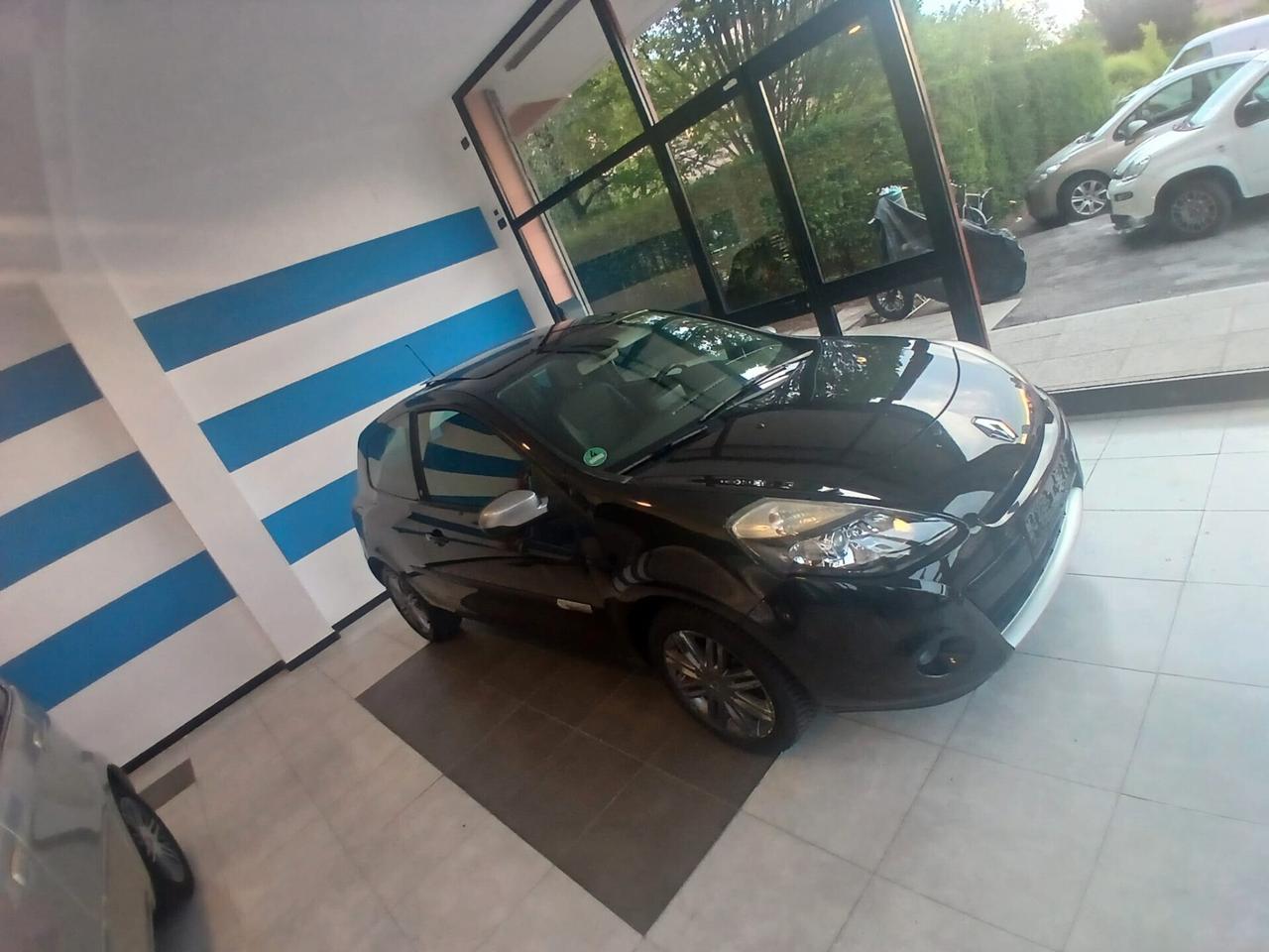 Renault Clio 1.2 16V 3 porte Dynamique modell. 2012 neo paten navigatore possibilita"di finanziamento!