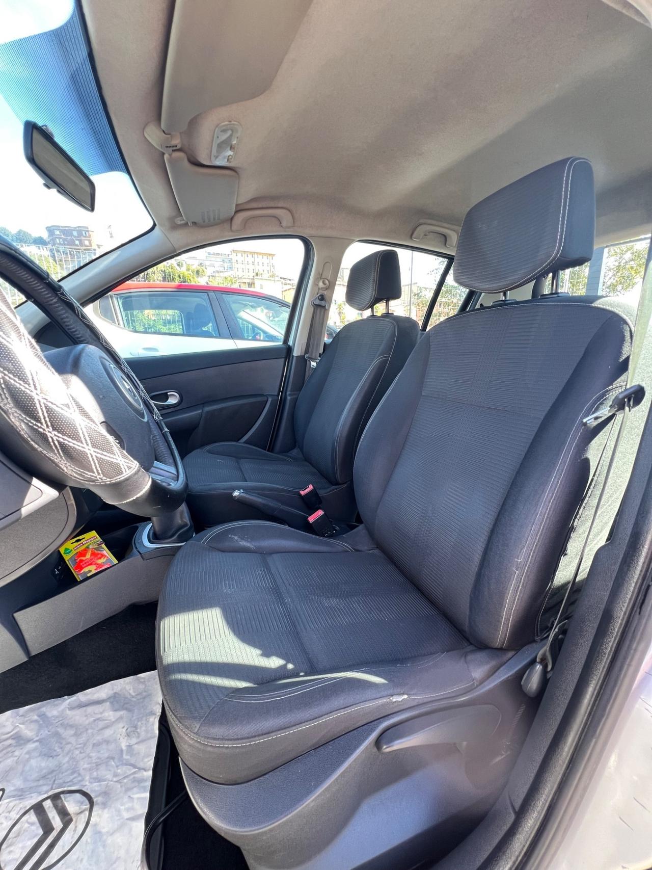 Renault Clio 1.2 16V 5 porte Luxe