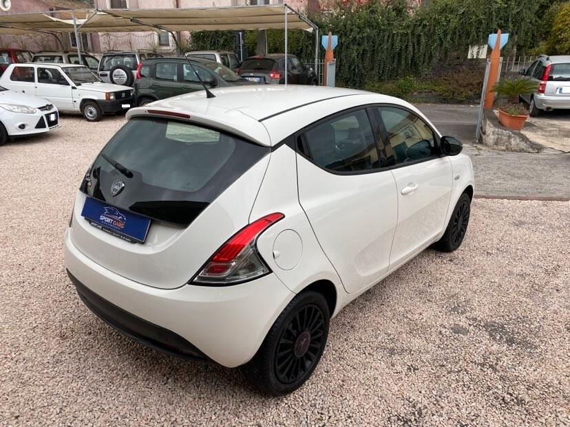 Lancia Ypsilon 1.2 69 CV 5 porte Elefantino