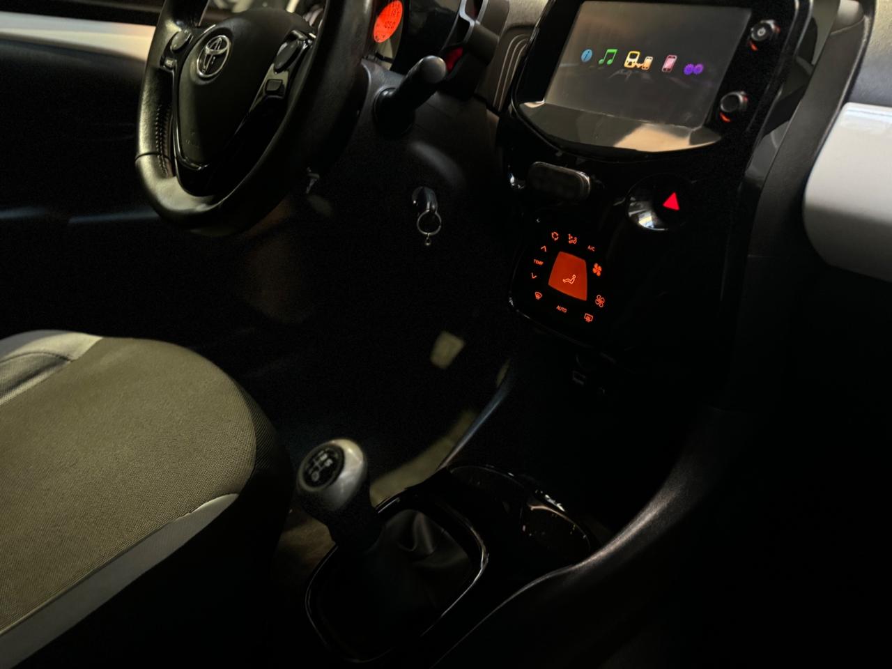 Toyota Aygo 1.0 VVT-i 69 CV 5 porte x-black Tss