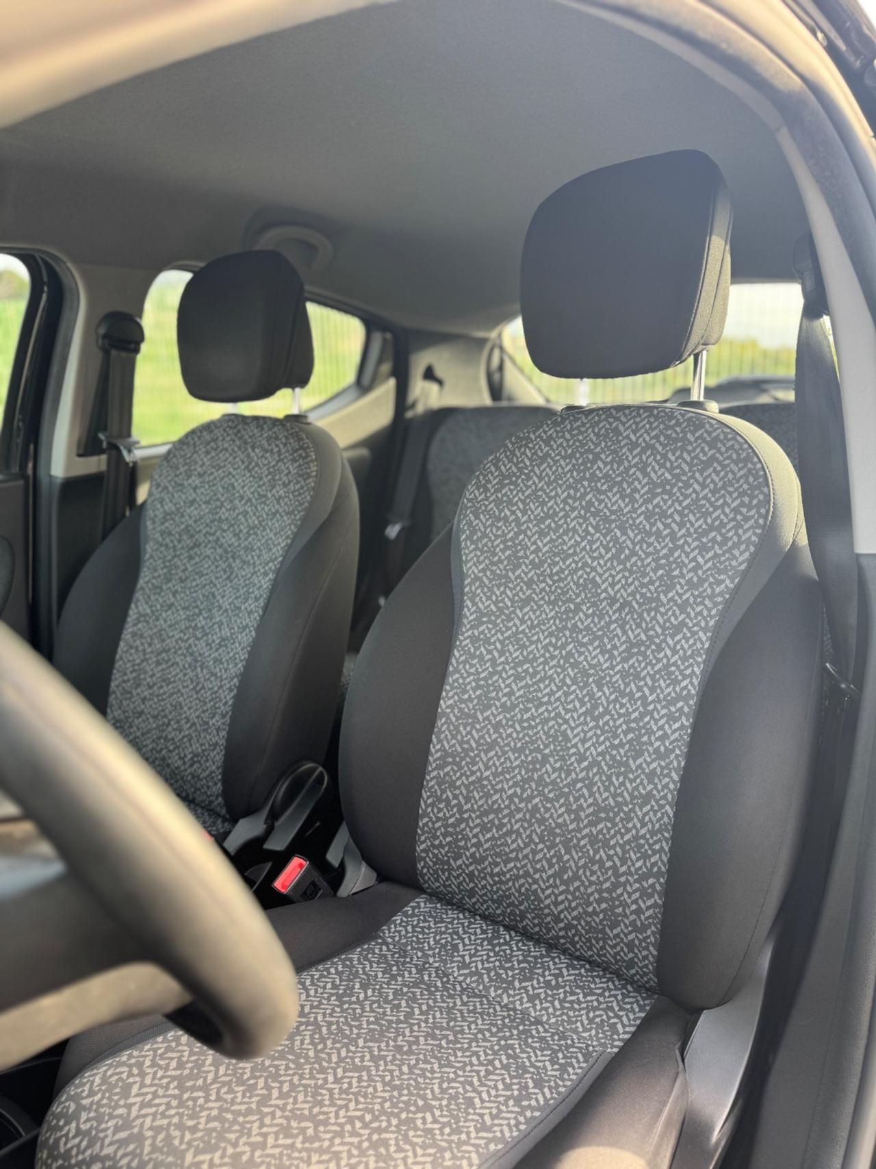 Lancia Ypsilon 1.0 FireFly 5 porte S&S Hybrid Ecochic Silver