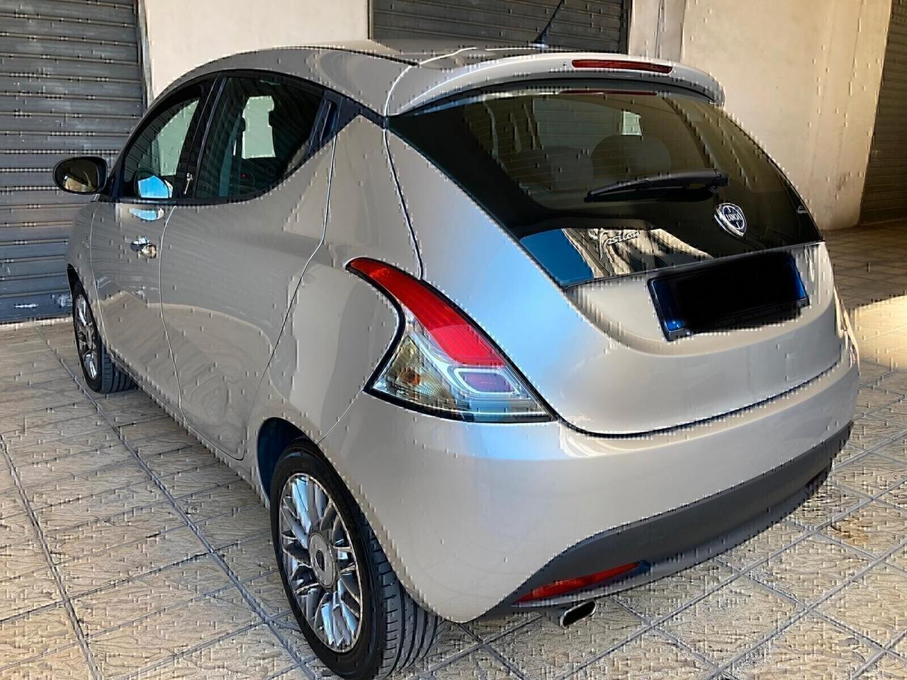 Lancia Ypsilon 1.3 MJT-X NEOPATENTATI-2013