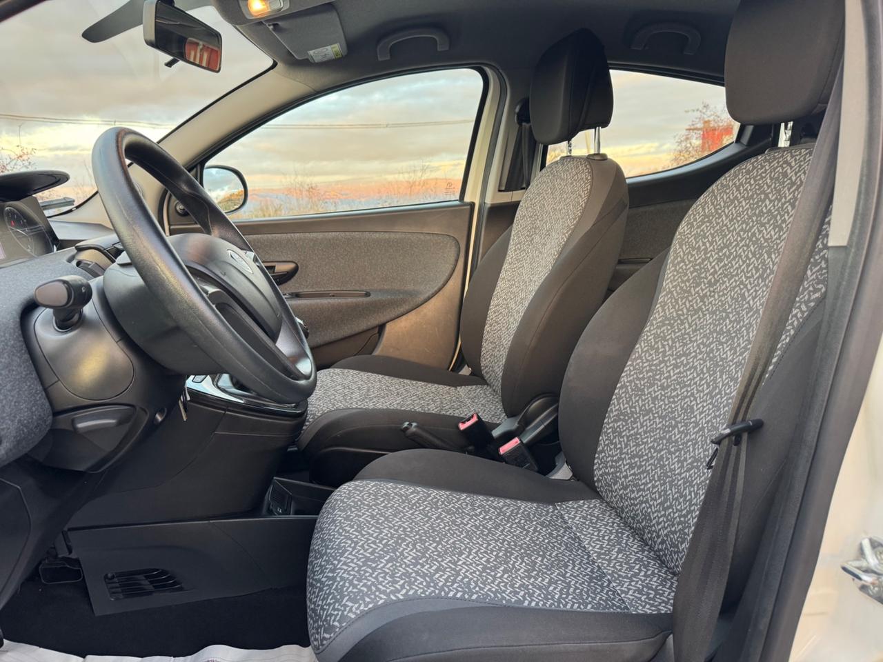 Lancia Ypsilon 1.2 69 CV 5 porte S&S Gold