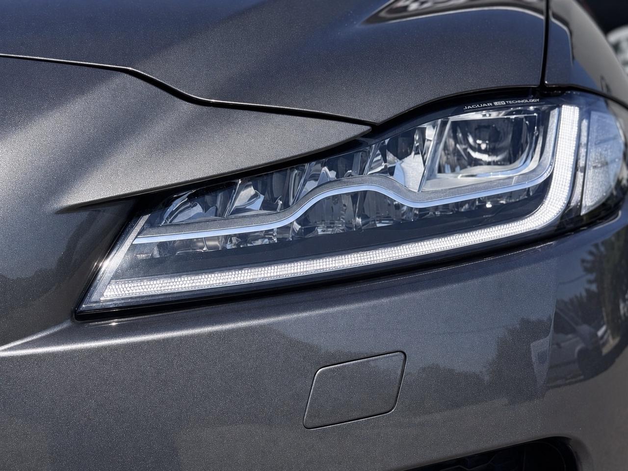 Jaguar F-Pace 2.0 D 180 CV AWD TETTO . CATENA NUOVA