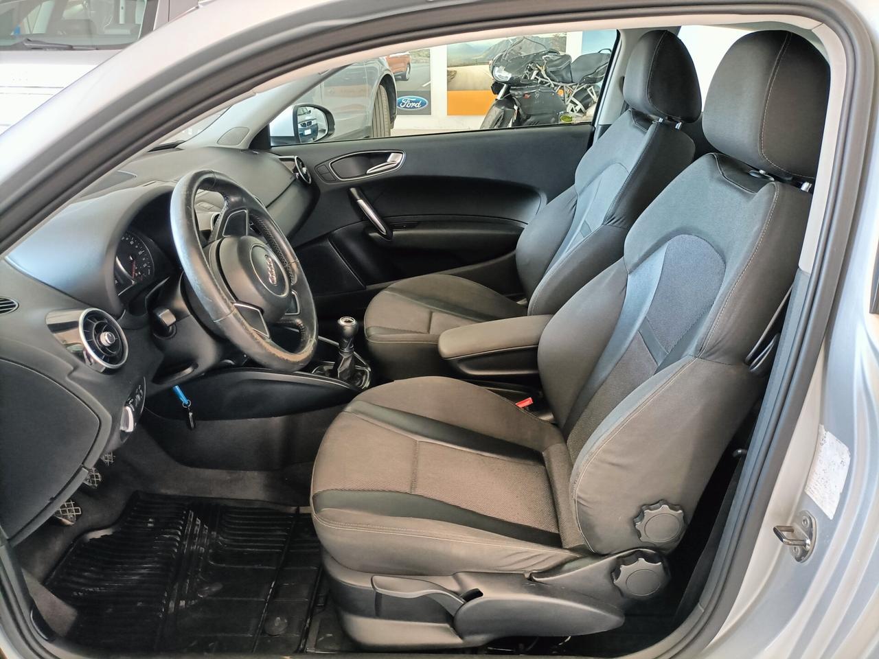Audi A1 1.6 TDI 105 CV Attraction 07/2011