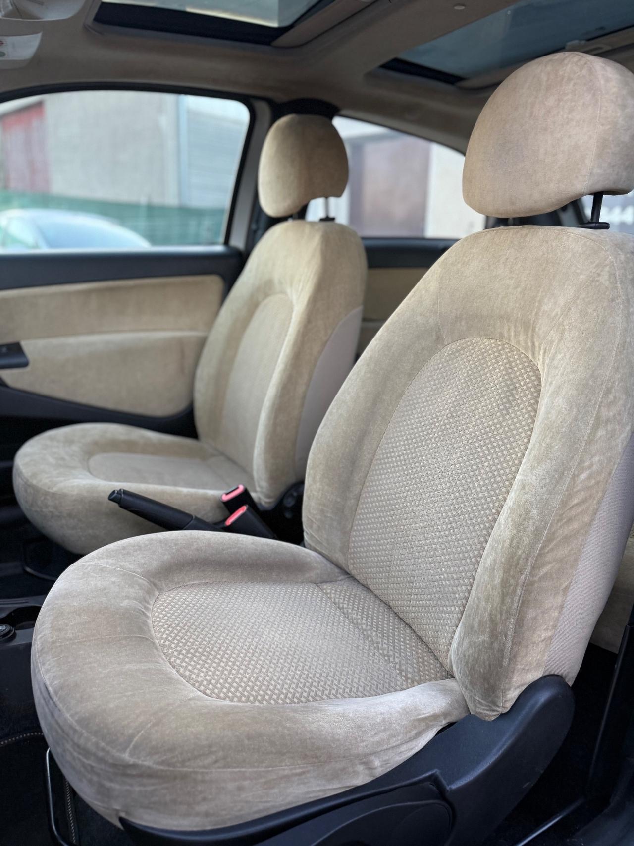 Lancia Ypsilon 1.2 16V Platino