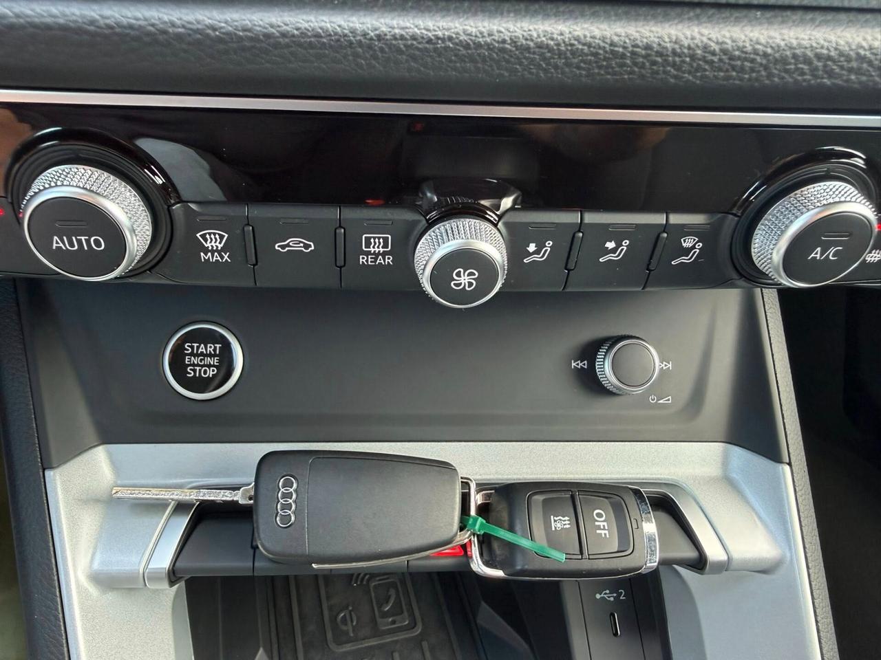 Audi Q3 2.0 TDI 150CV STRONIC (VARI ACCESSORI)