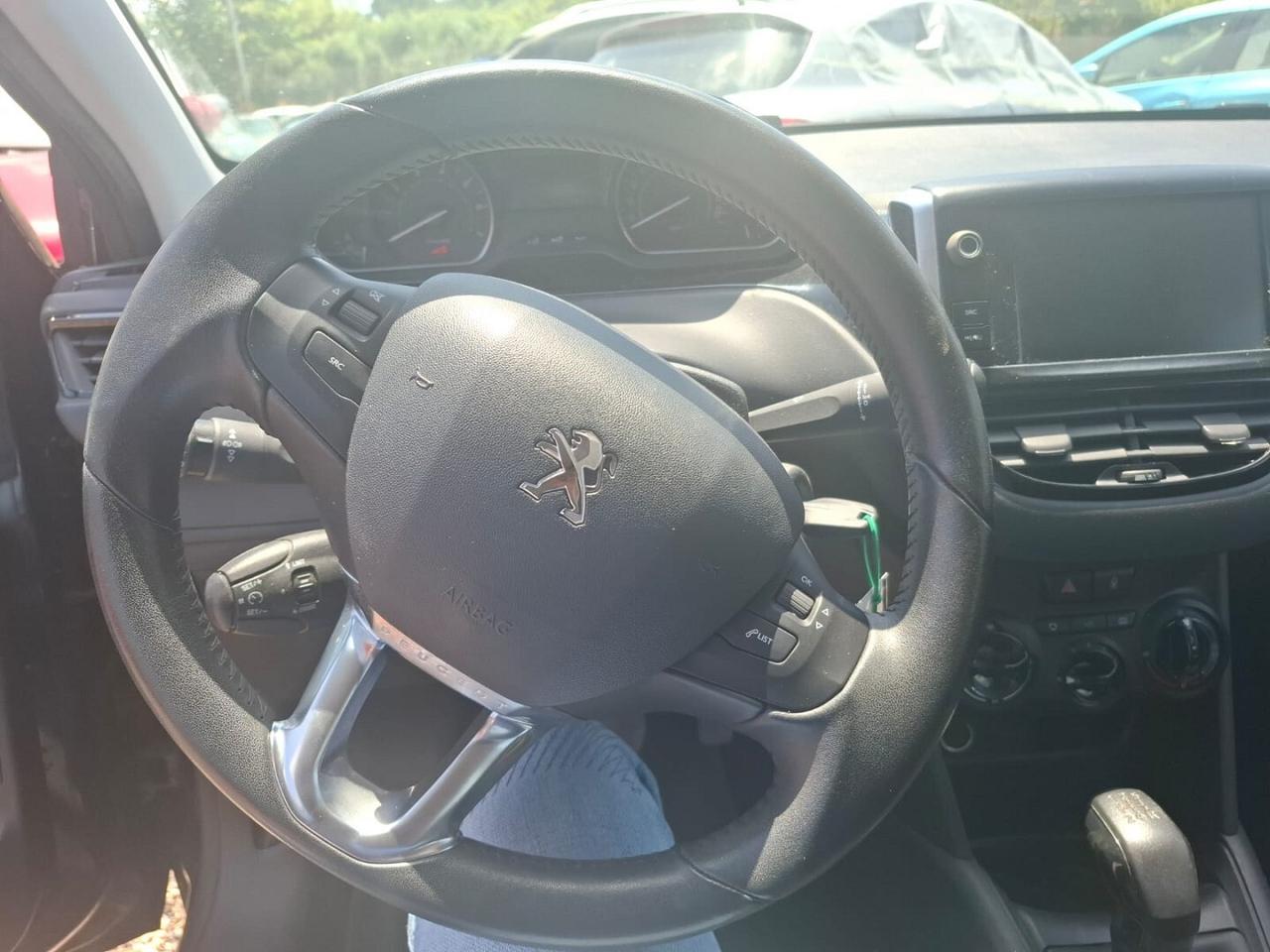 PEUGEOT 208 BLACKLINE VA IN MOTO SINISTRATA