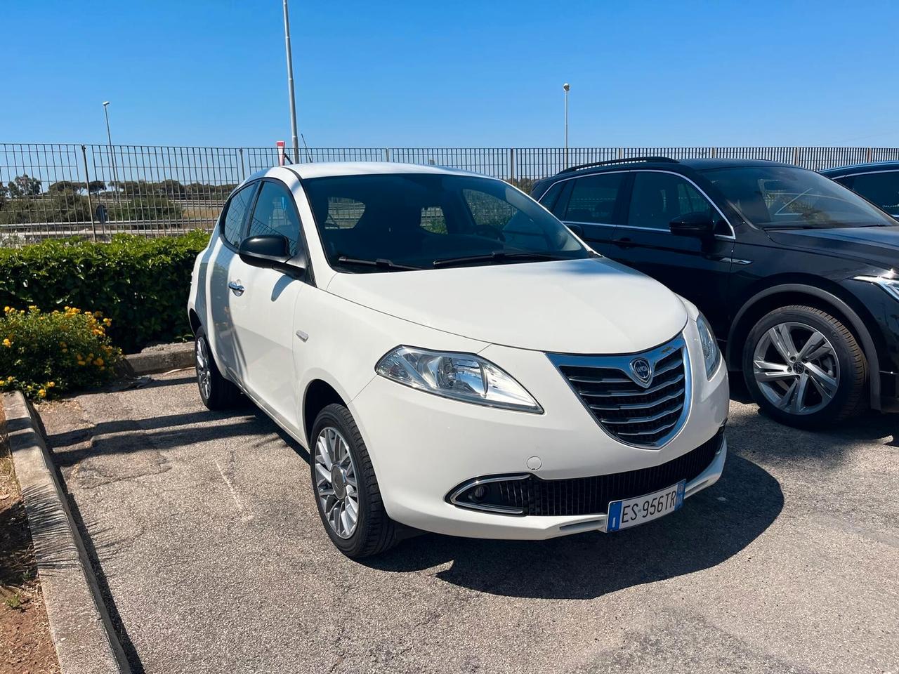 Lancia Ypsilon 0.9 TwinAir 85 CV 5 porte Metano Ecochic Gold