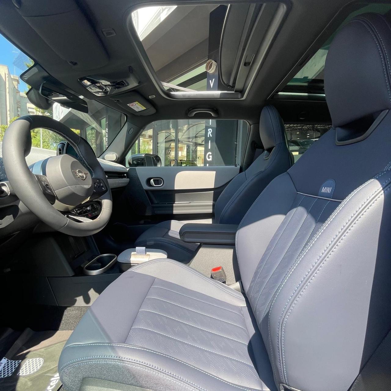 Mini Cooper C Favoured KM ZERO 06/2026