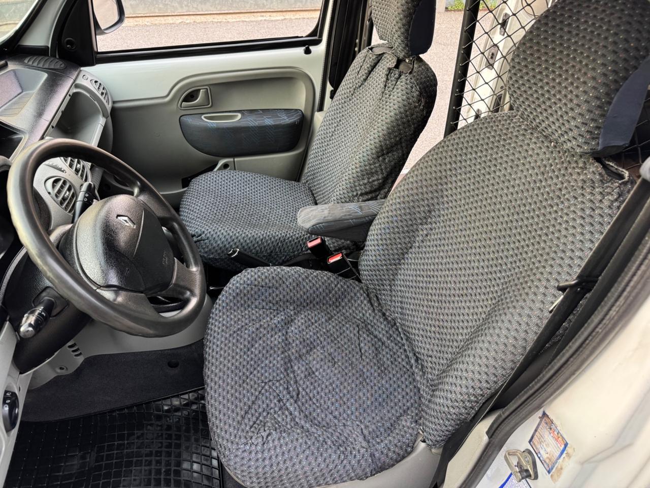 Renault Kangoo con GANCIO TRAINO