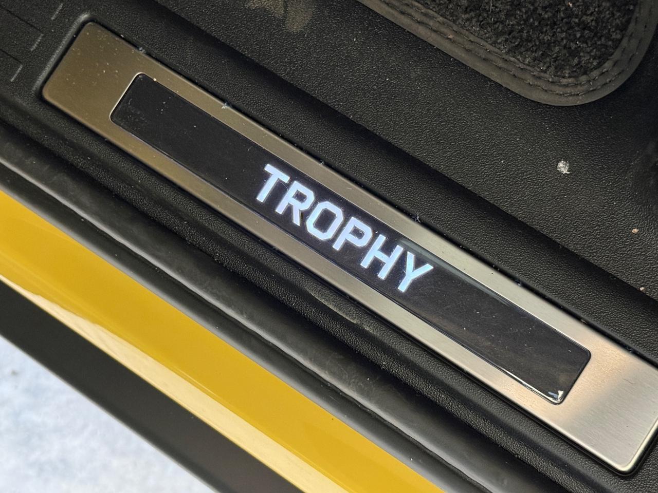 Land Rover Defender TROPHY EDITION