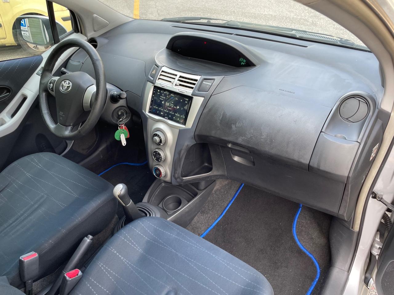 Toyota Yaris 1.0 5 porte Sol