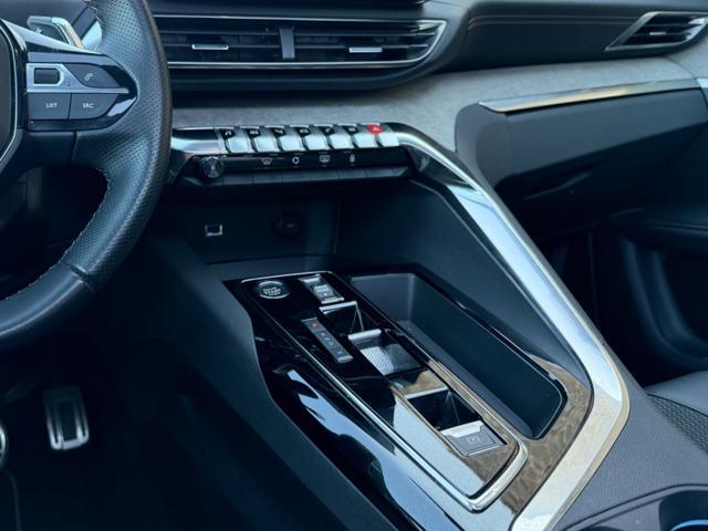 PEUGEOT 3008 HDi 130CV GT AUTO+TETTO APRIB+PELLE+18+RCAM+2PDC