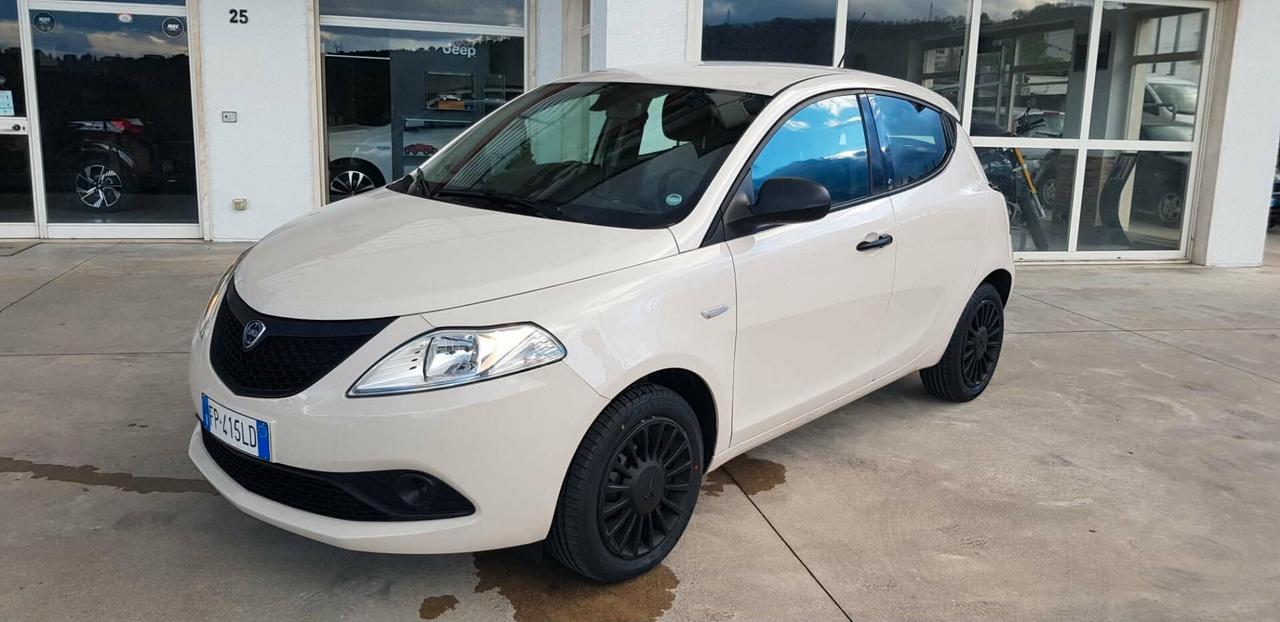 Lancia Ypsilon 1.2 69 CV 5 porte Unyca