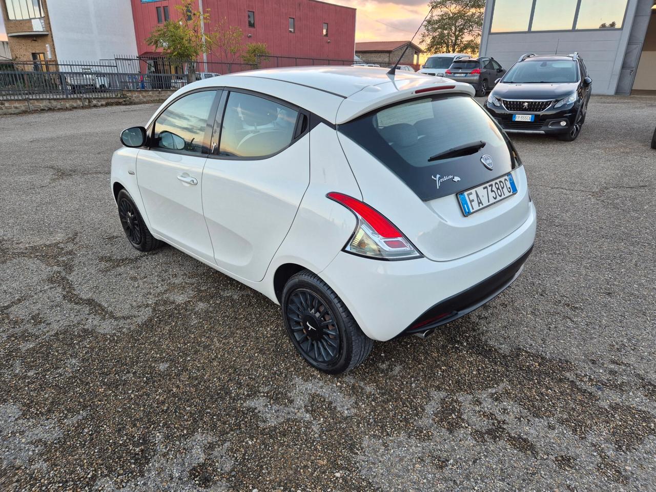 Lancia Ypsilon 1.2 69 CV 5 porte Elefantino