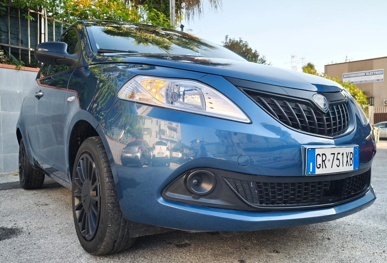 PARI A NUOVA YPSILON 1.0HYBRID 10/2023 KM 39.000