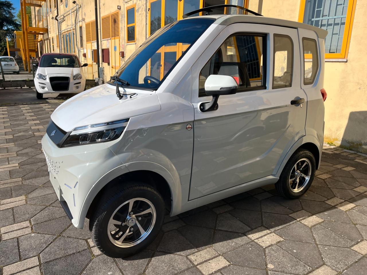 BEBETTA scooter cabinato disabili/anziani minicar