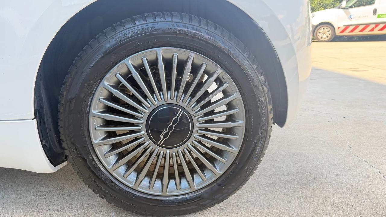 Fiat 500 500e Berlina 42 kWh Icon 118cv