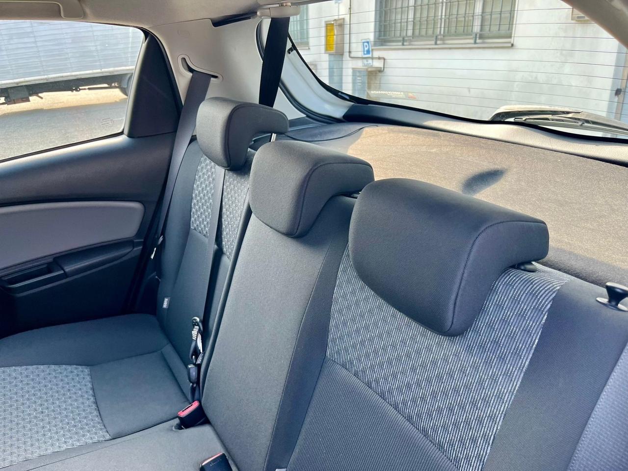 Toyota Yaris 1.5h 2015 61.000km pari al nuovo