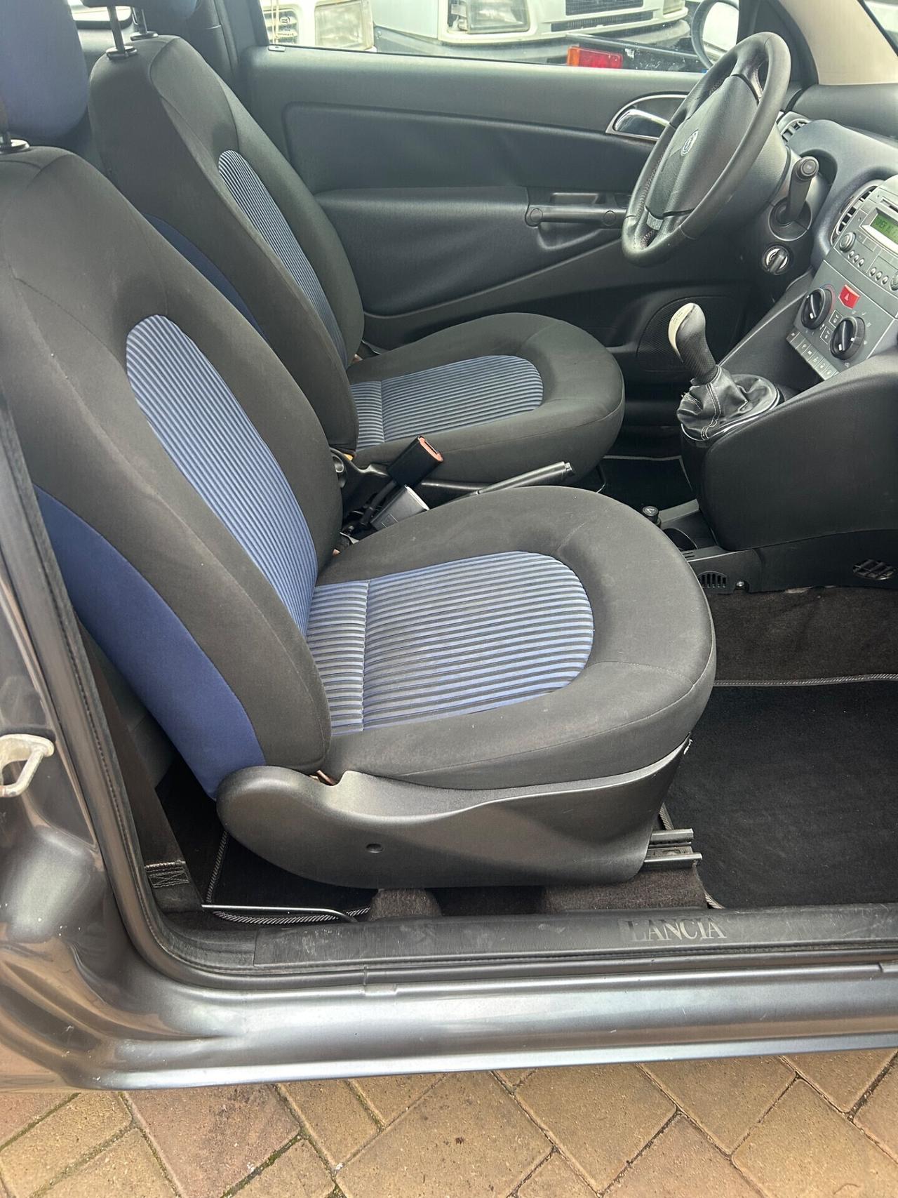 Lancia Ypsilon 1.3 MJT 75 CV Argento