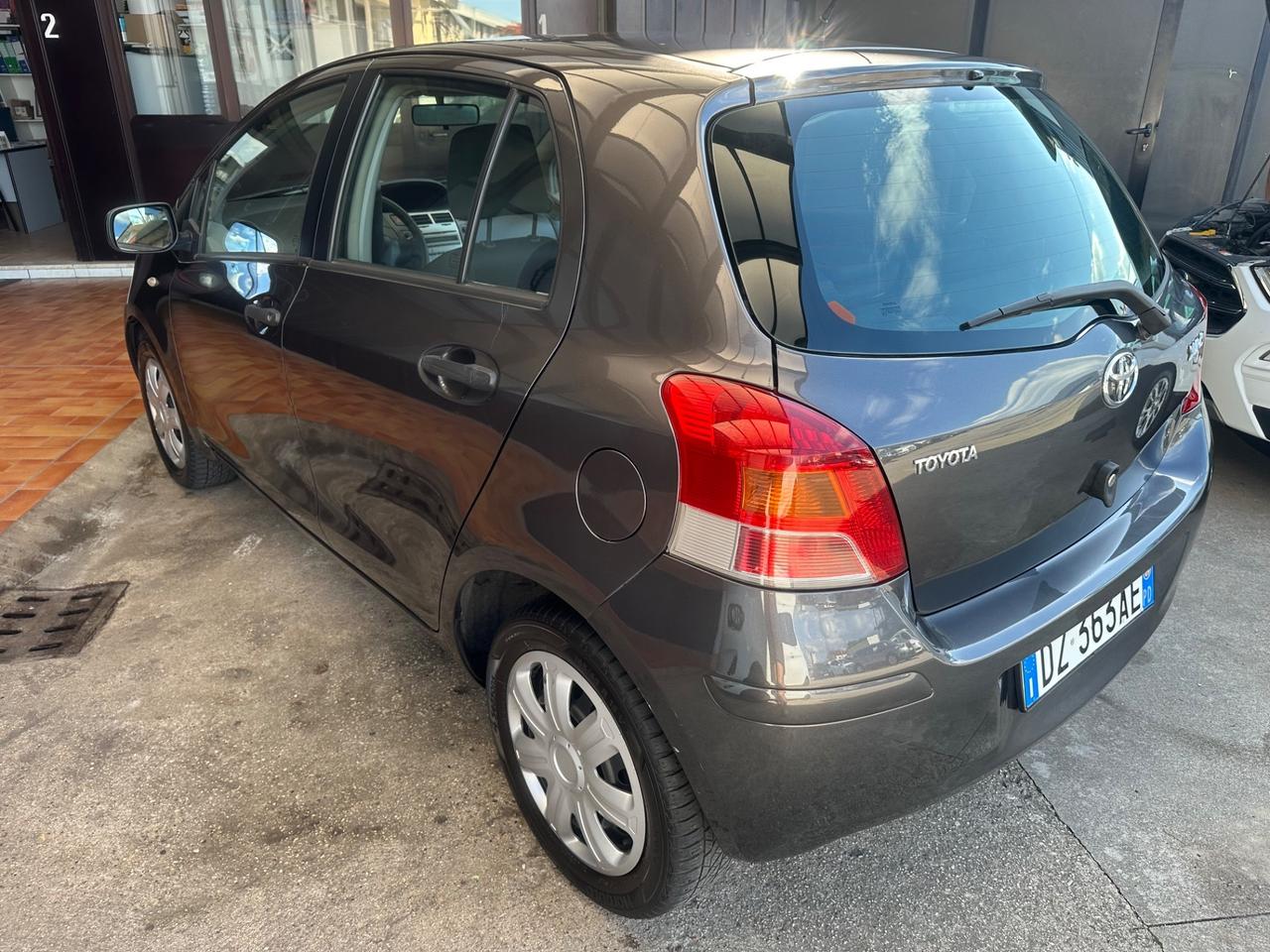 Toyota Yaris 1.0 5 porte Sol