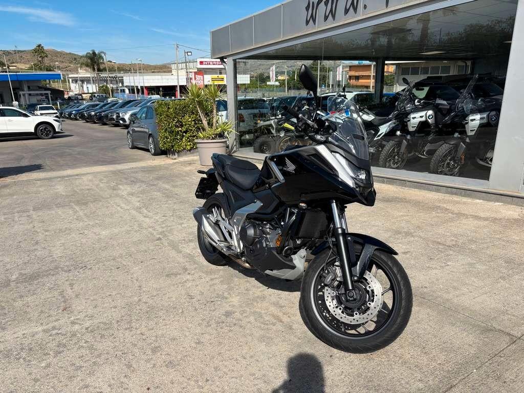 Honda NC 750 2025 / KM 12.000 Tua a solo 69 Euro al mese