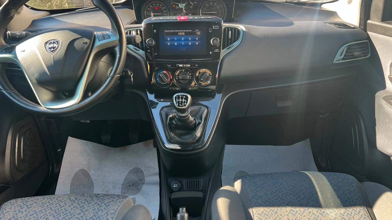 Lancia Ypsilon 1.0 FireFly 5 porte S&S Hybrid Gold Plus