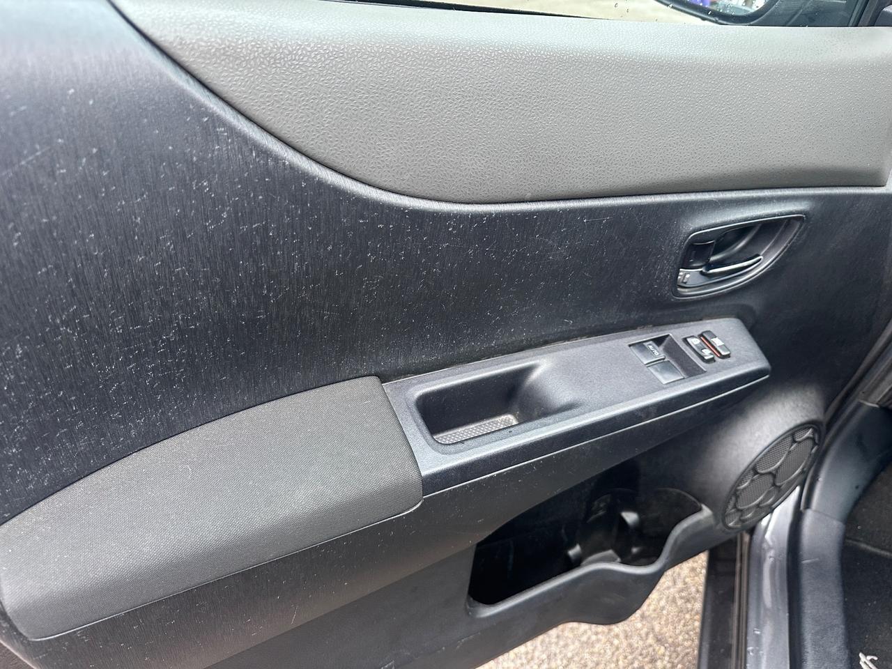 Toyota Yaris 1.0 5 porte Lounge Neopatentati