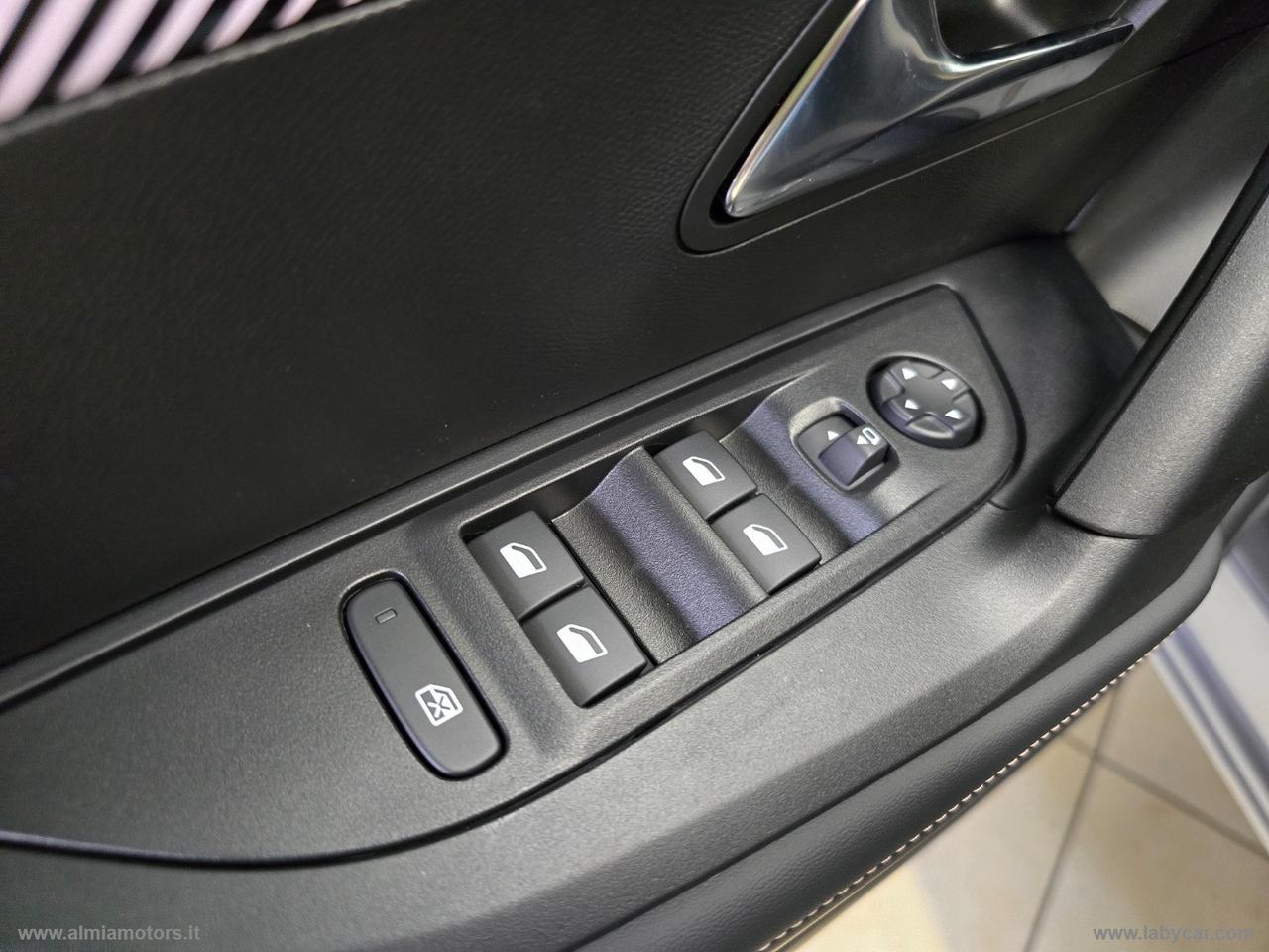 PEUGEOT 2008 Hybrid 136 e-DCS6 Allure