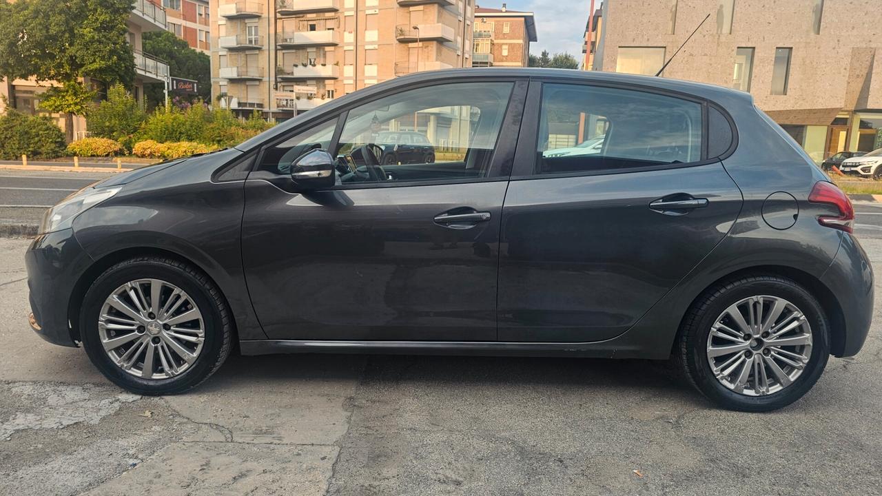 Peugeot 208 1.4 HDi 68 CV 5 porte Allure