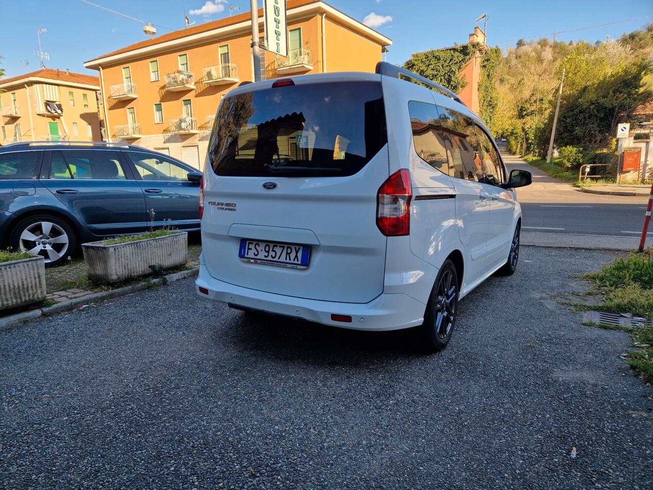 Ford Tourneo Courier 1.0 100CV "41.500 km" Carplay, Sensori post., Navi