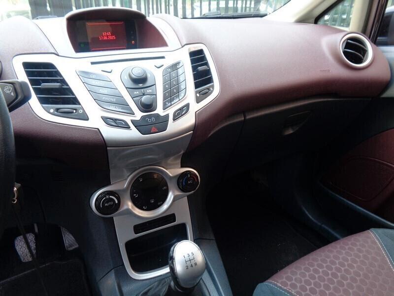 Ford Fiesta 1.4 TDCi 68CV 5 porte Titanium