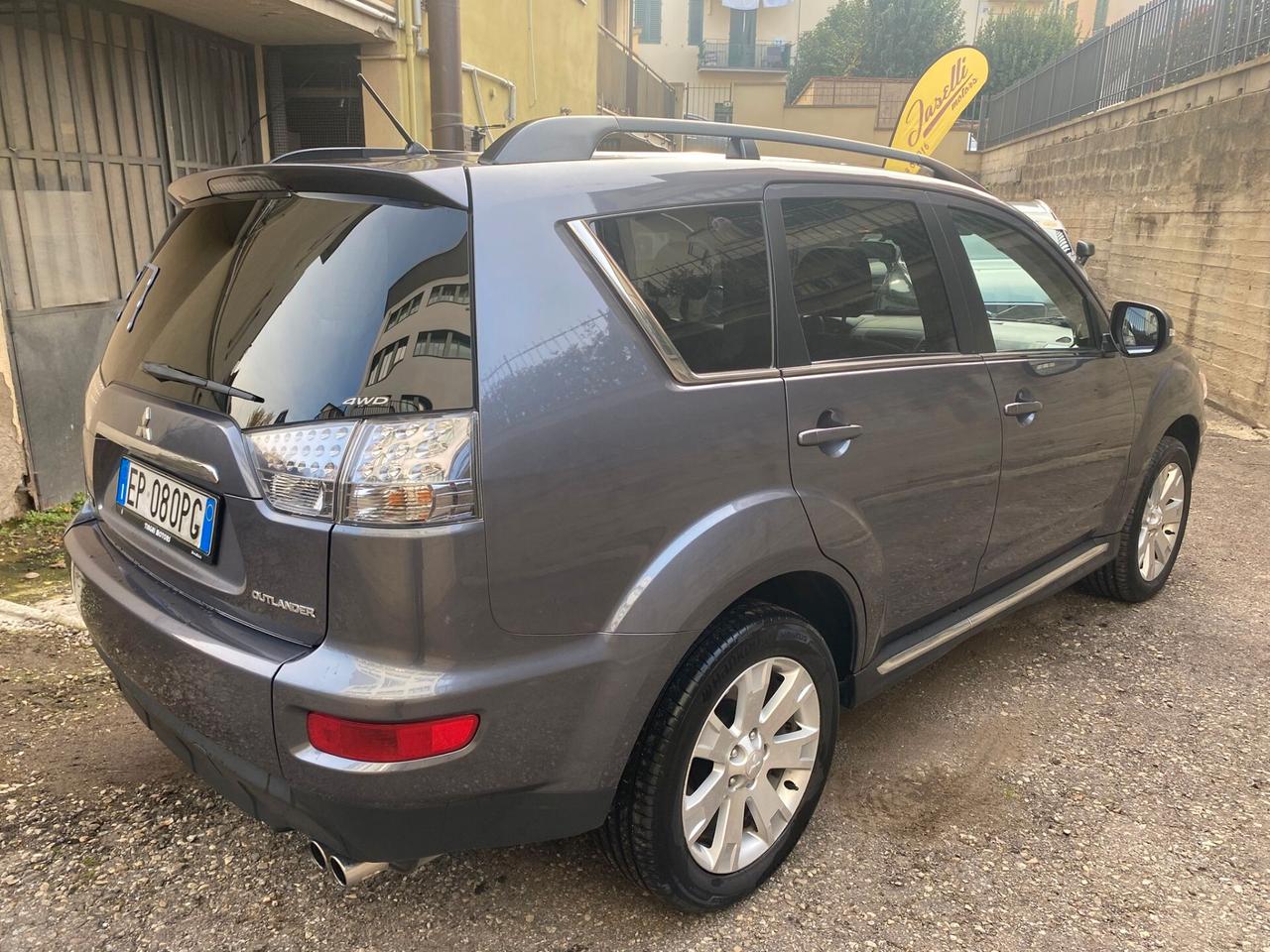 Mitsubishi Outlander 2.2 DI-D TC-SST Instyle DPF 7p AUTOMATICO