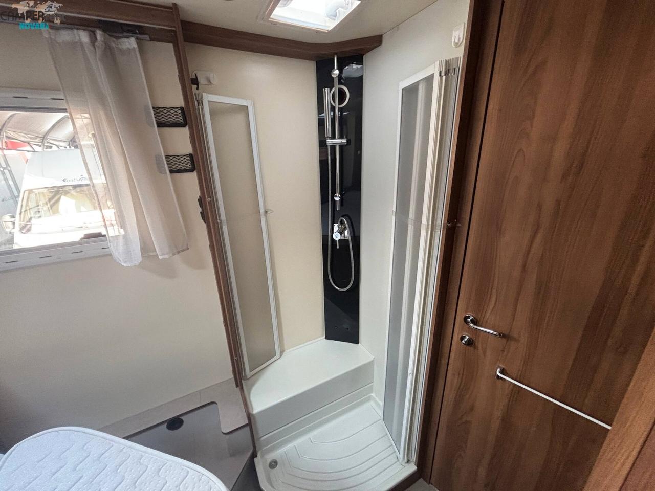 CI MAGIS 65 XT - Semintegrale con letto nautico ad altezza variabile ed ampio garage