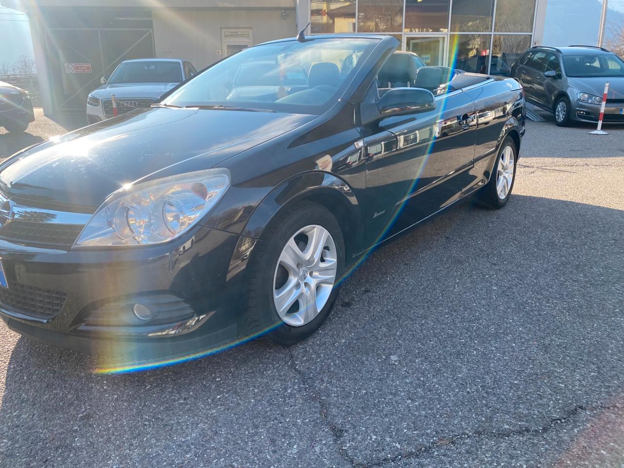 Opel Astra TwinTop 1.6 16V VVT Enjoy