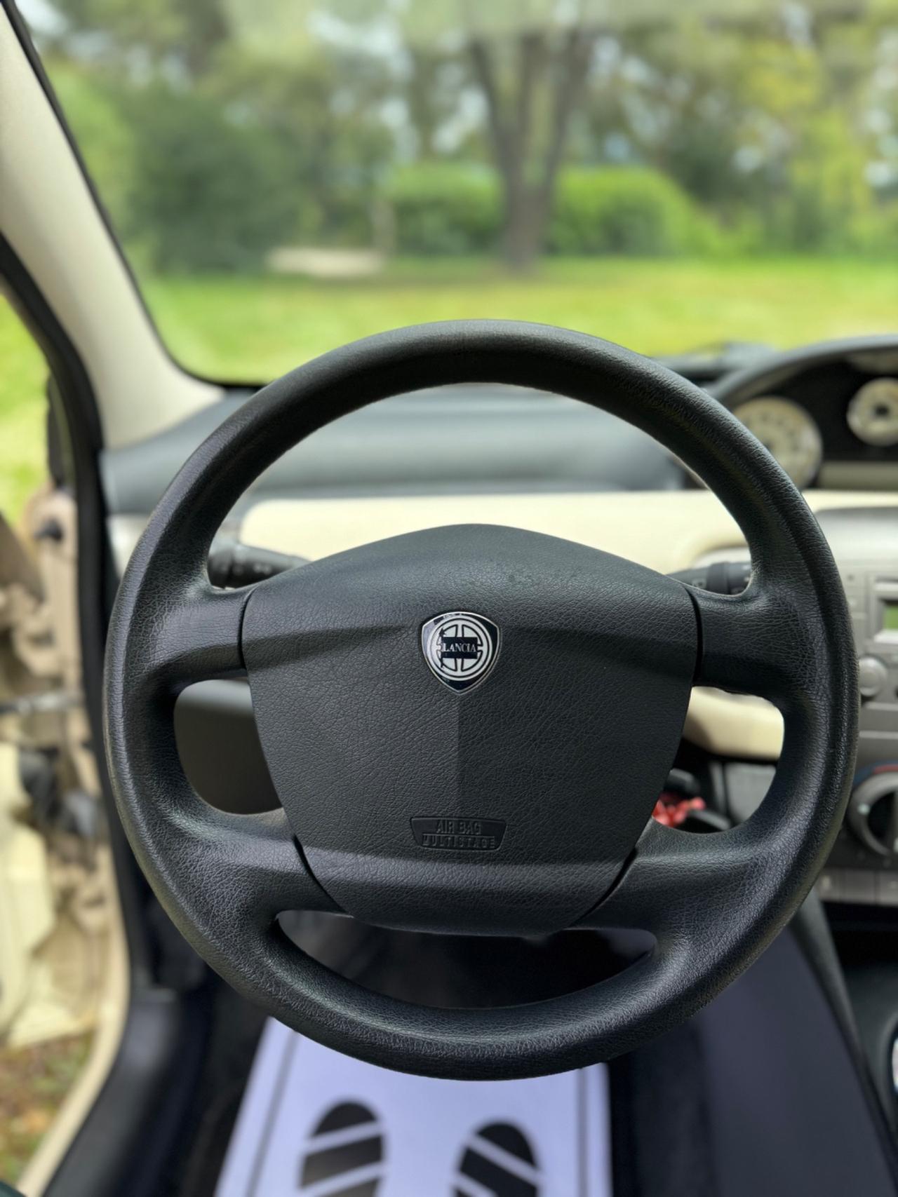 Lancia Ypsilon 1.2 Oro 100
