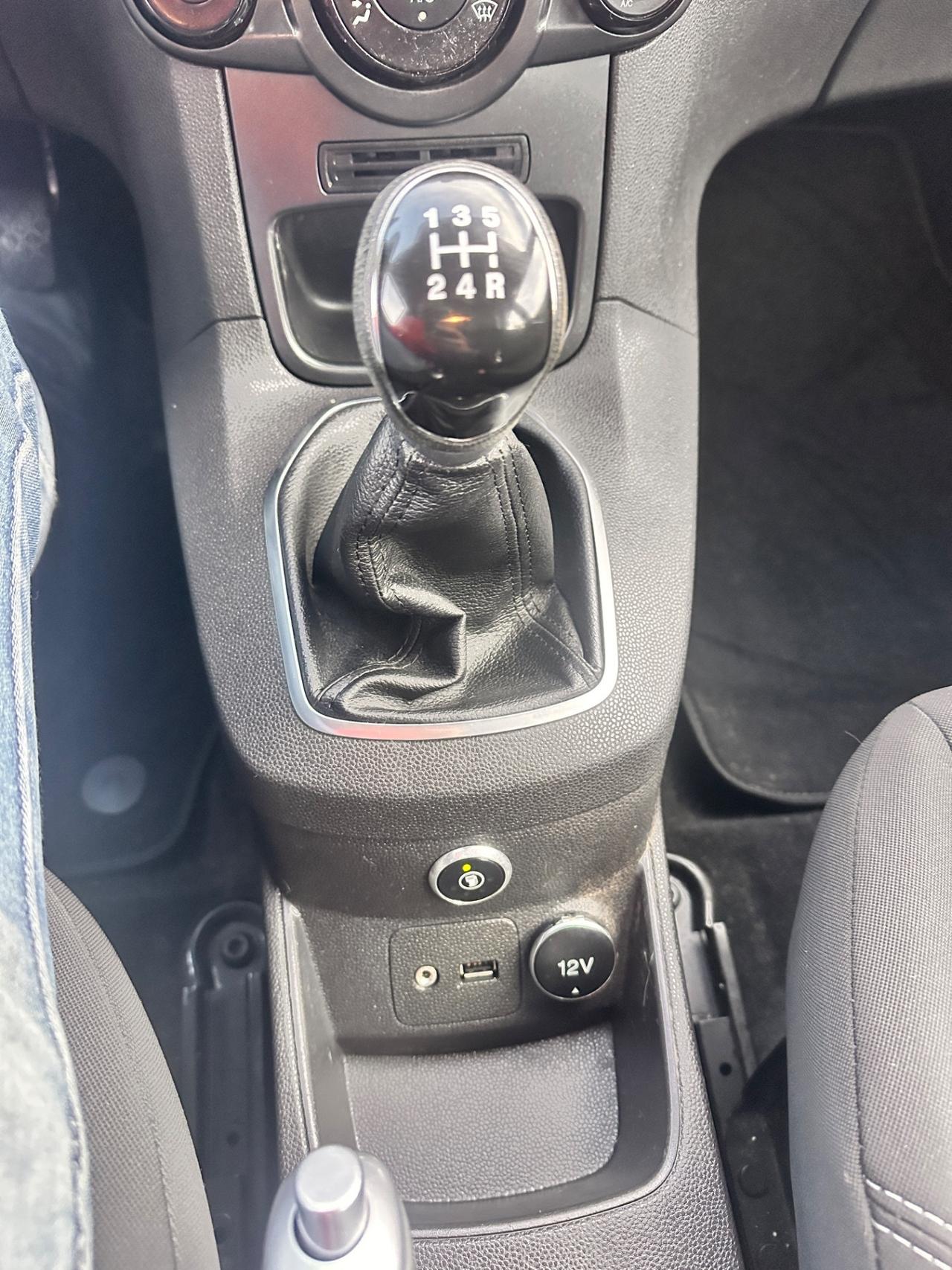Ford Fiesta 1.4 5p GPL Titanium
