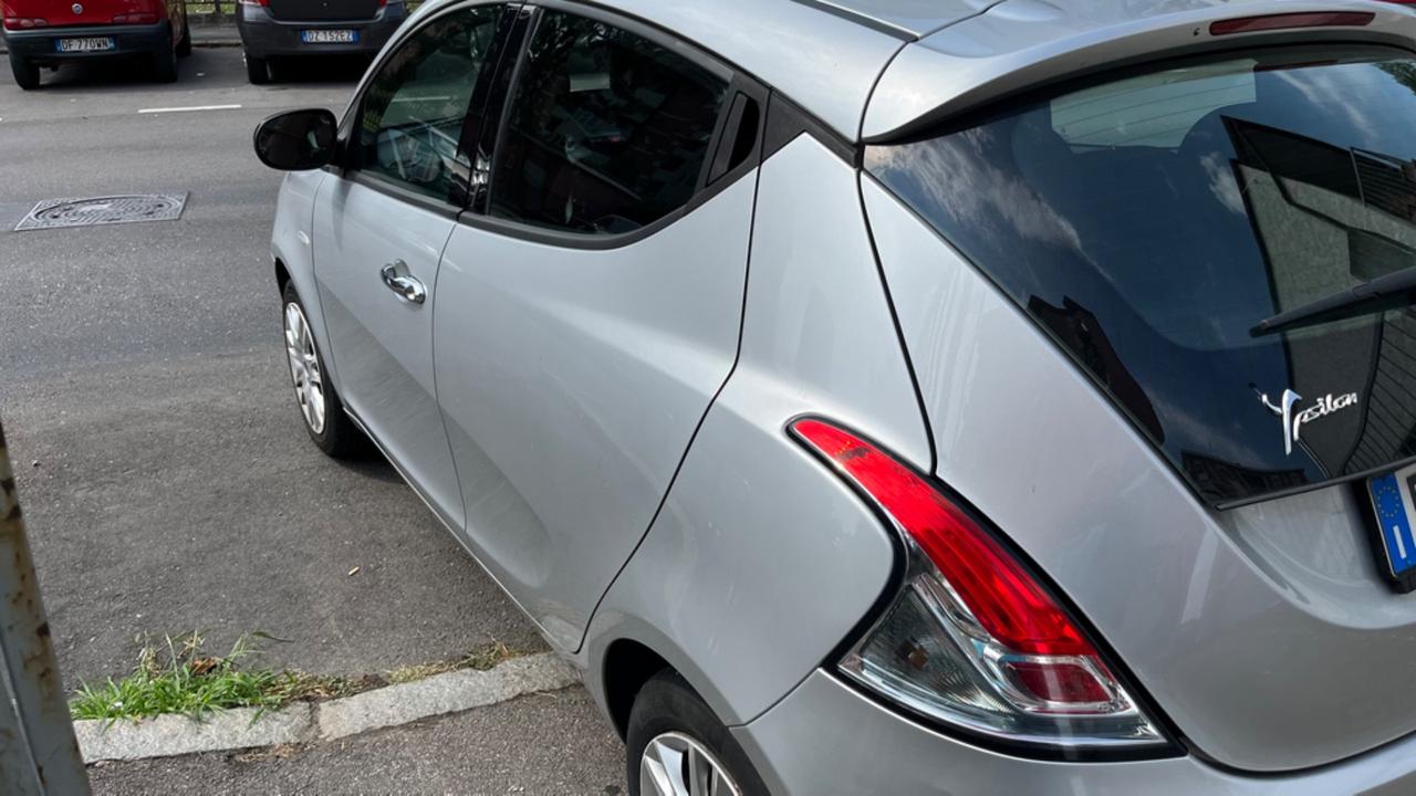 Lancia Ypsilon 1.2 69 CV Unyca