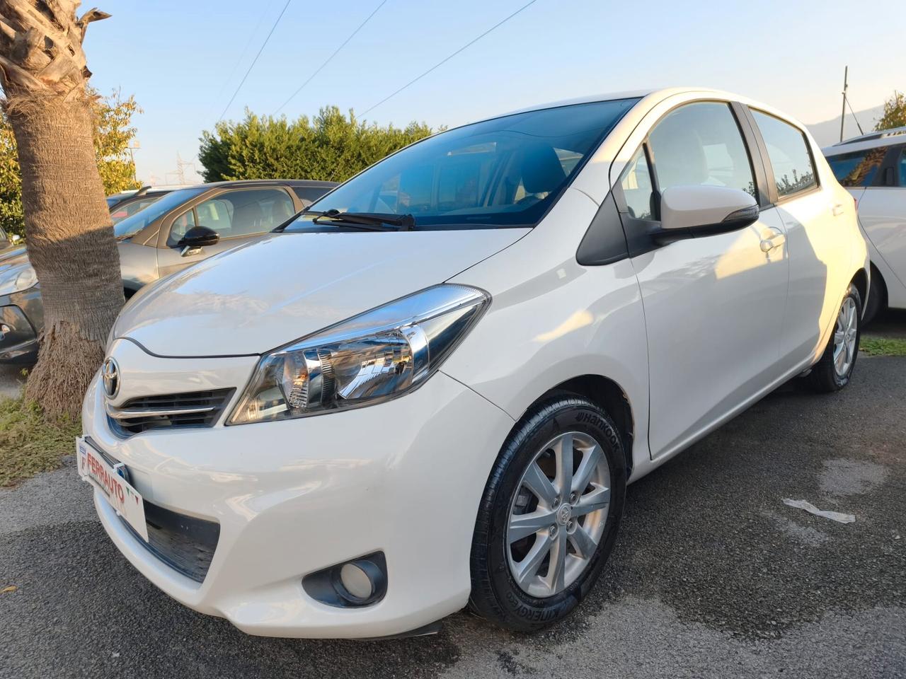 TOYOTA YARIS 1.0 LOUNGE +NAVI