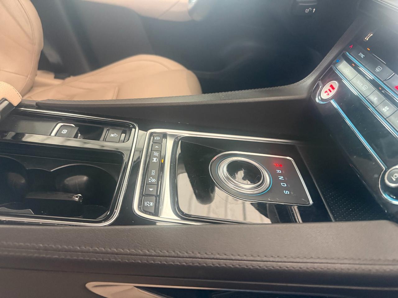 Jaguar F-Pace 2.0 D 180 CV AWD aut. Prestige