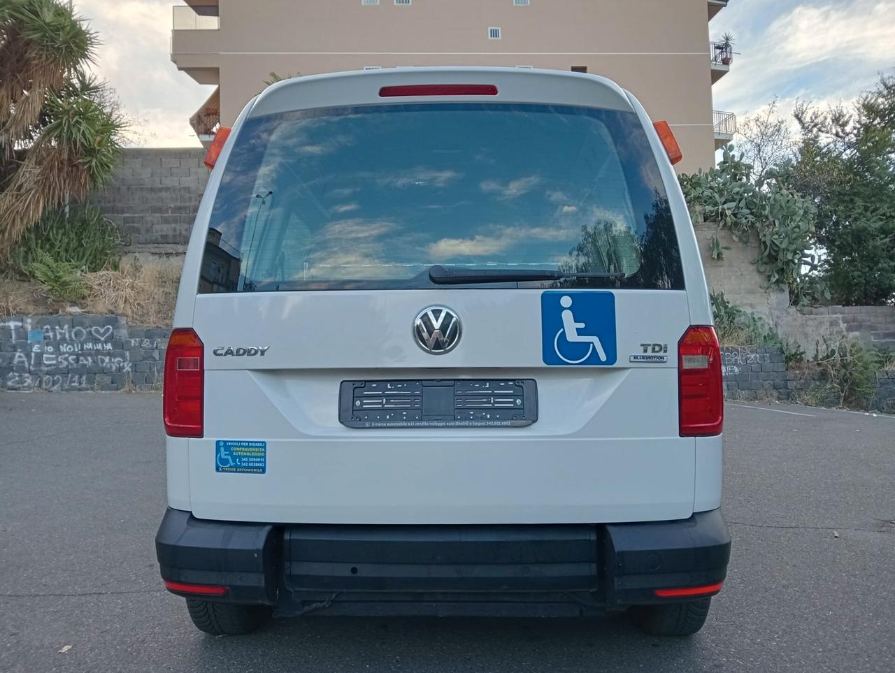 Volkswagen Caddy Pianale ribassato con rampa disabili in carrozzina