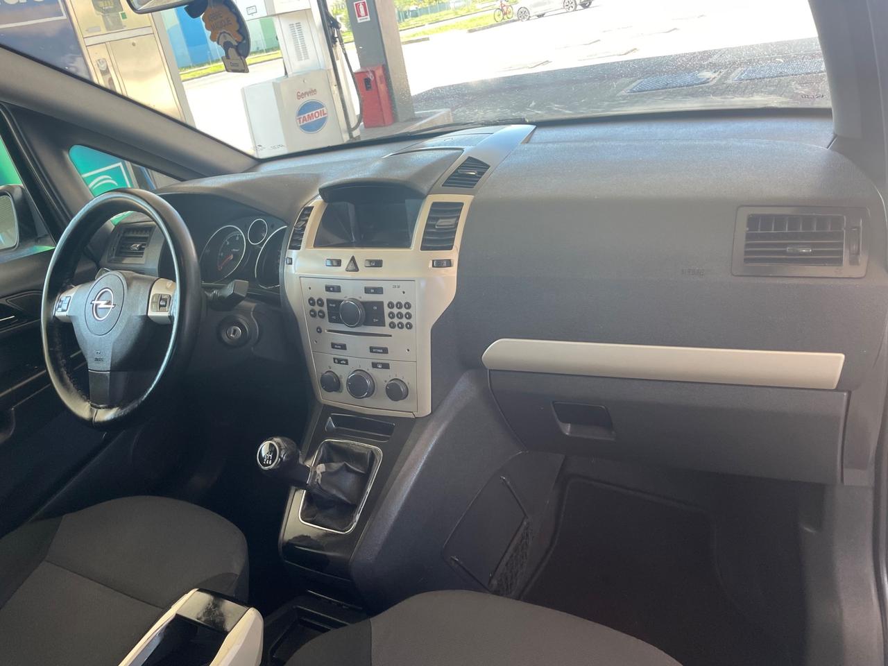 OPEL ZAFIRA 1.9 DISEL 190.000 KM 7 POSTI 2009.